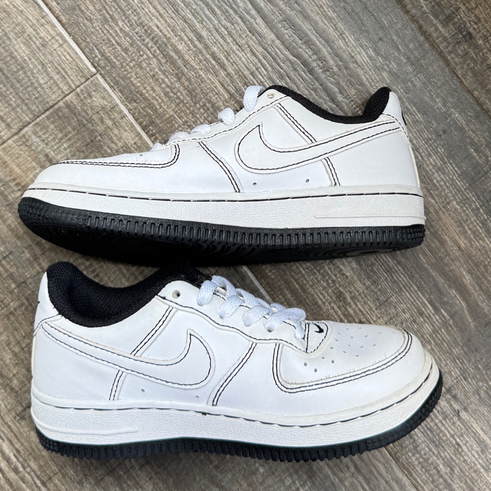 Nike forces, White Black Sneakers 11c - Picture 2 of 6